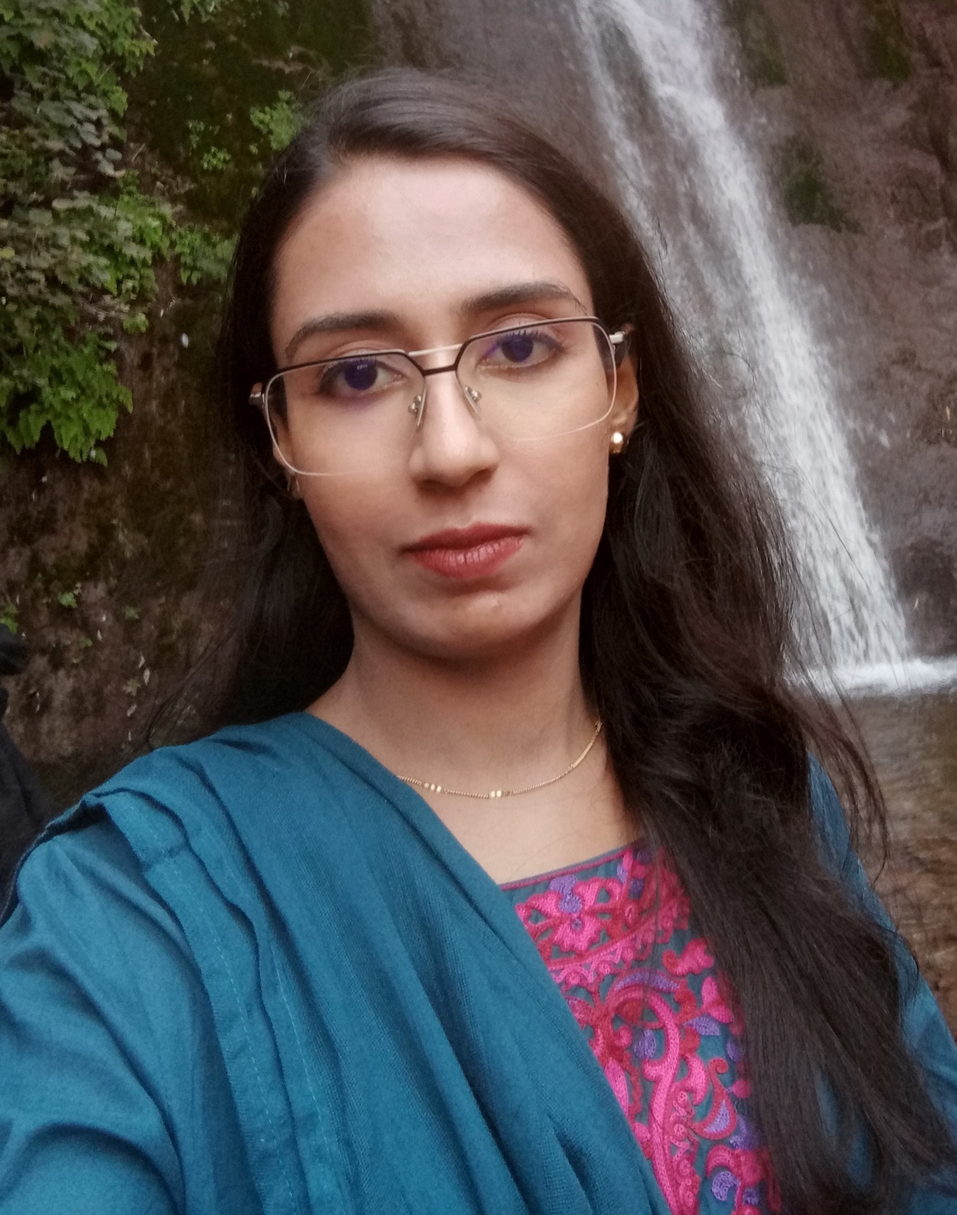 Komal KHAN