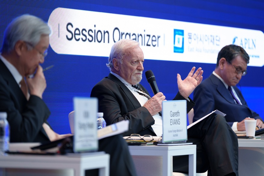 Gareth Evans speaking at Jeju Forum 2026